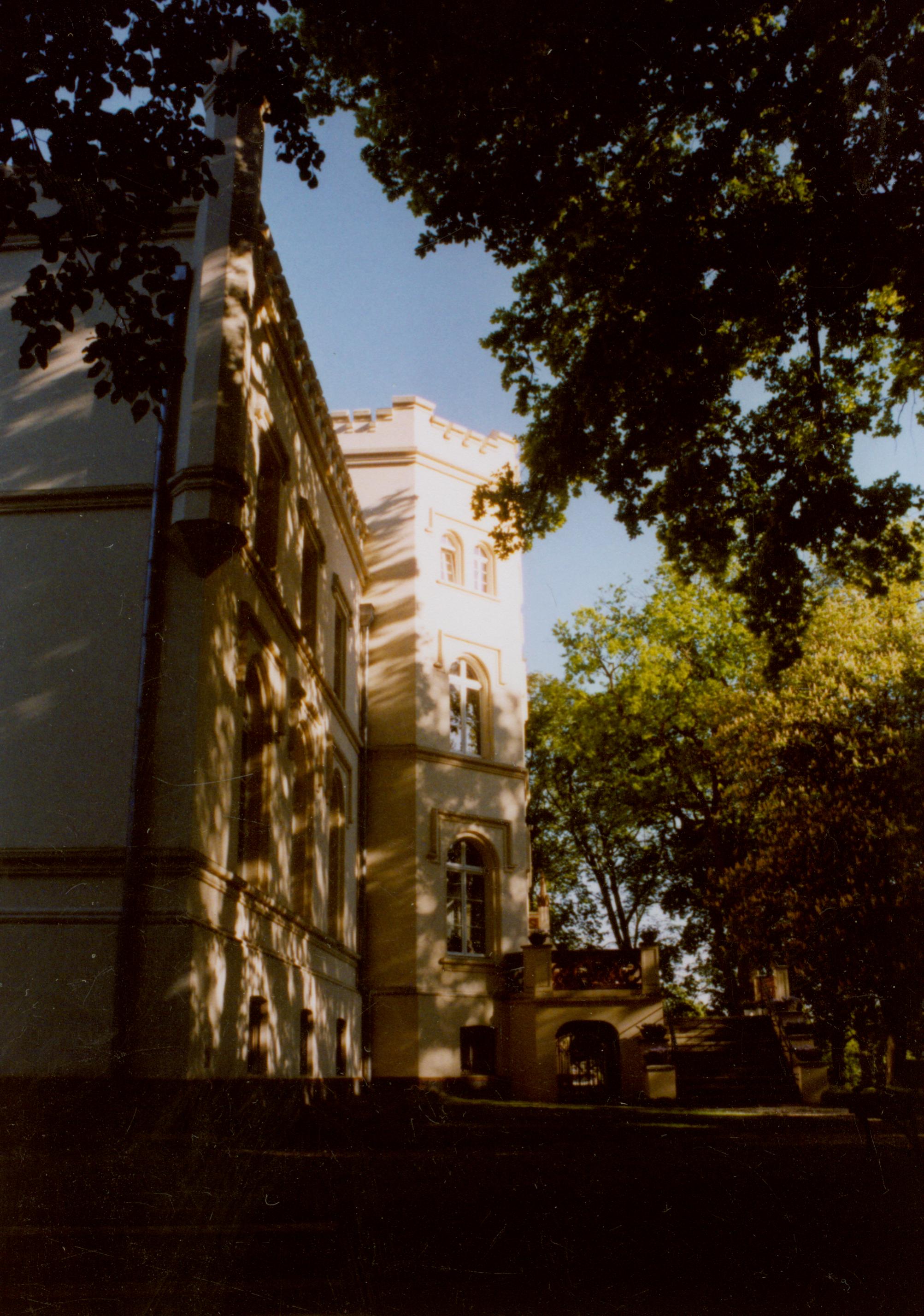 Mierzęcin- widok pałacu od folwarku001